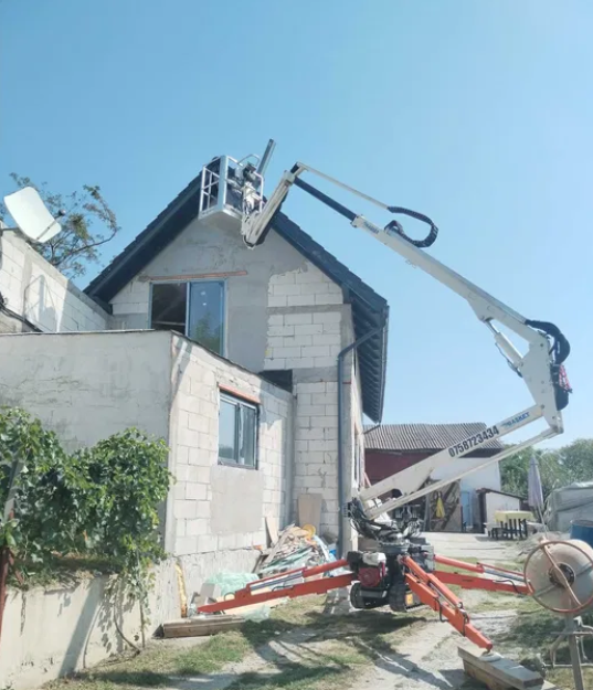 Platformă elevatoare în acțiune 2